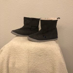 Grey toddler boot.